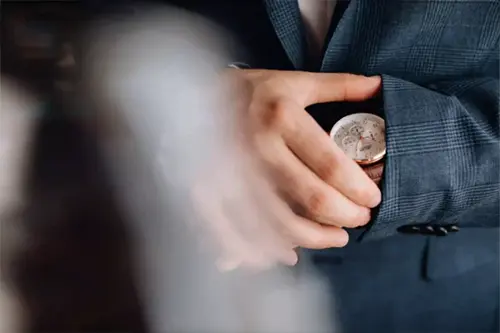 چگونگی تطبیق مواد ساعت با لباس در دنیای استایل