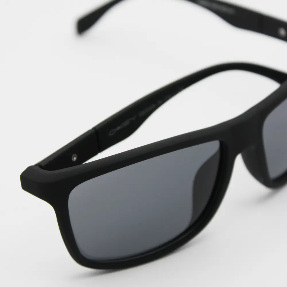 عینک آفتابی مردانه اوکلی مدل 82842