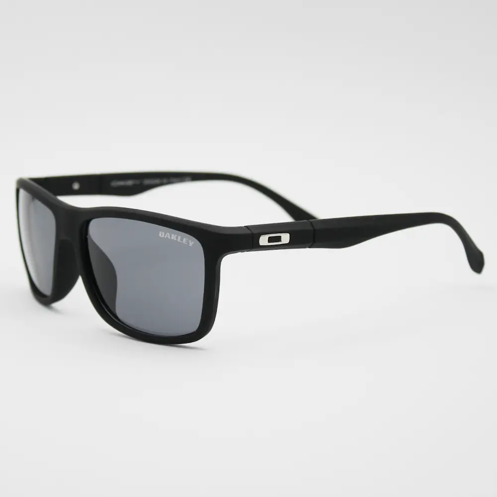 عینک آفتابی مردانه اوکلی مدل 82842