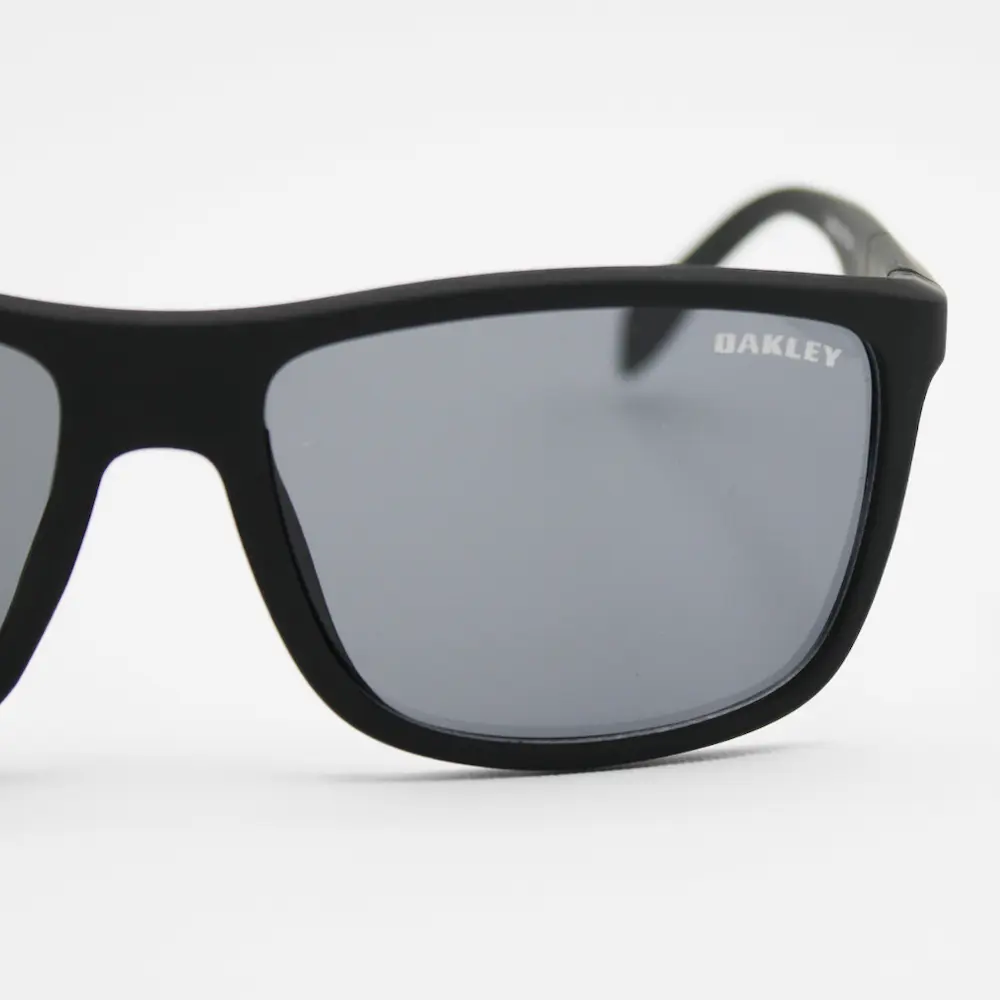 عینک آفتابی مردانه اوکلی مدل 82842