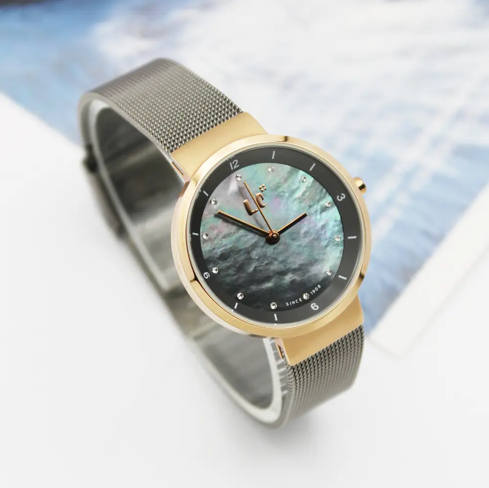 ساعت مچی عقربه ای زنانه لی کانر مدل 04117