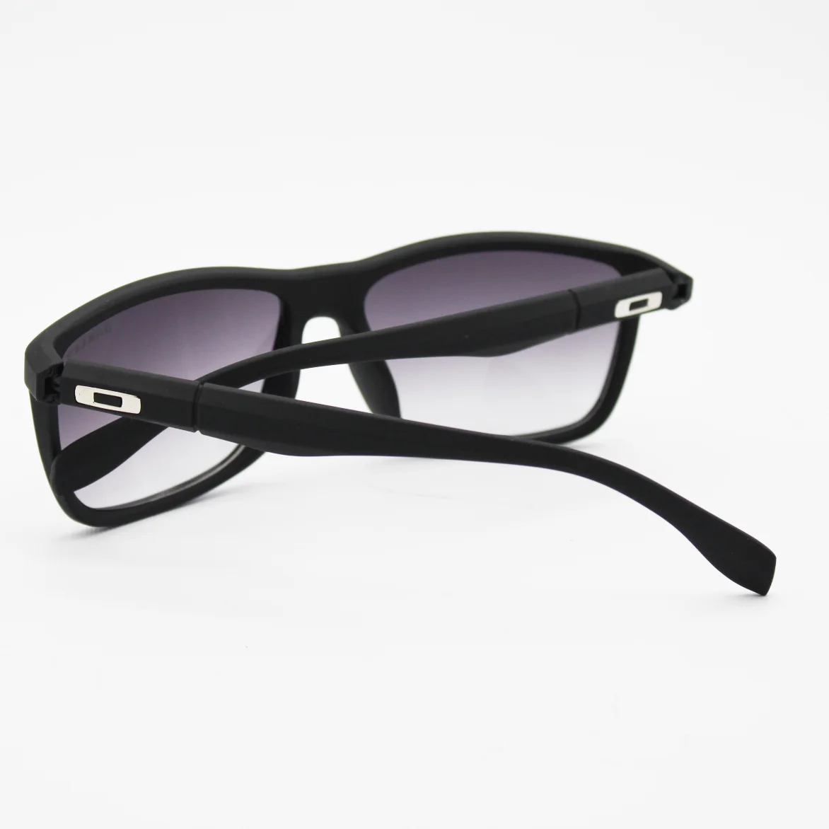 عینک آفتابی مردانه اوکلی (Oakley) مدل 82842