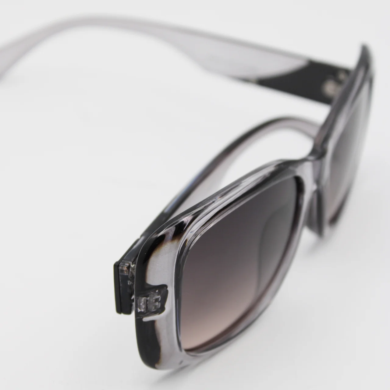 عینک آفتابی زنانه ساینت لورنت (Saint Laurent) مدل 88053