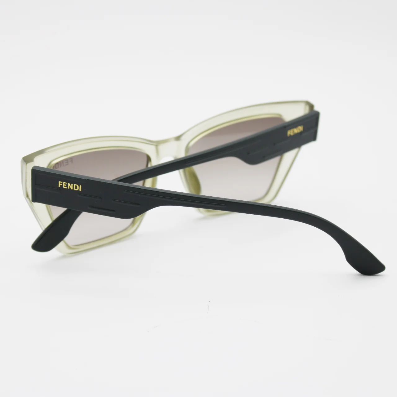 عینک آفتابی زنانه فندی (Fendi) مدل 6001