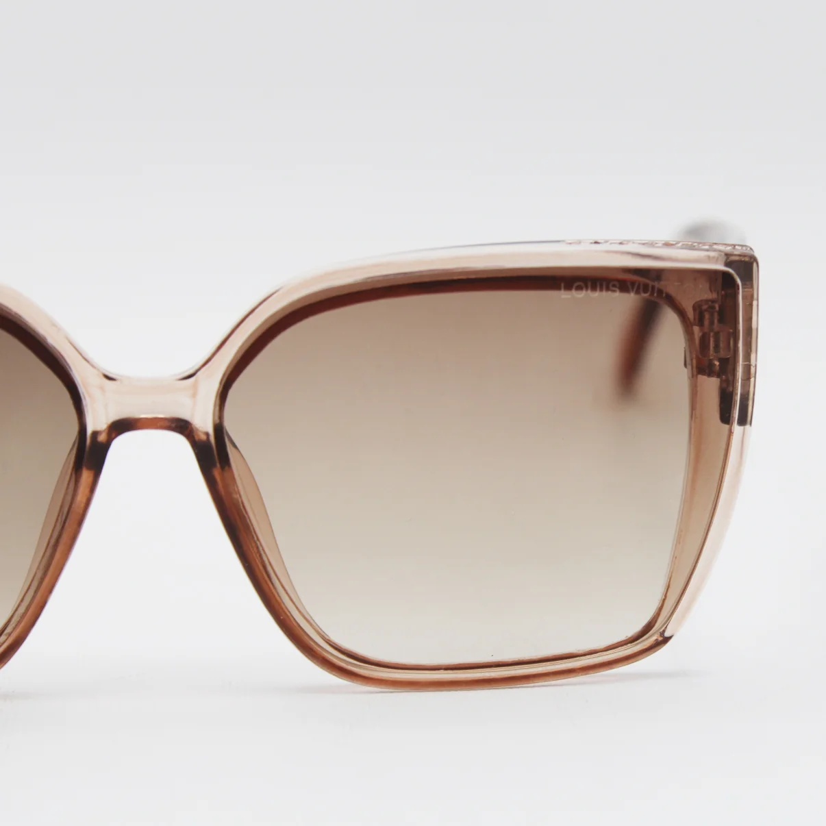 عینک آفتابی زنانه لویی ویتون (Louis Vuitton) مدل 5841