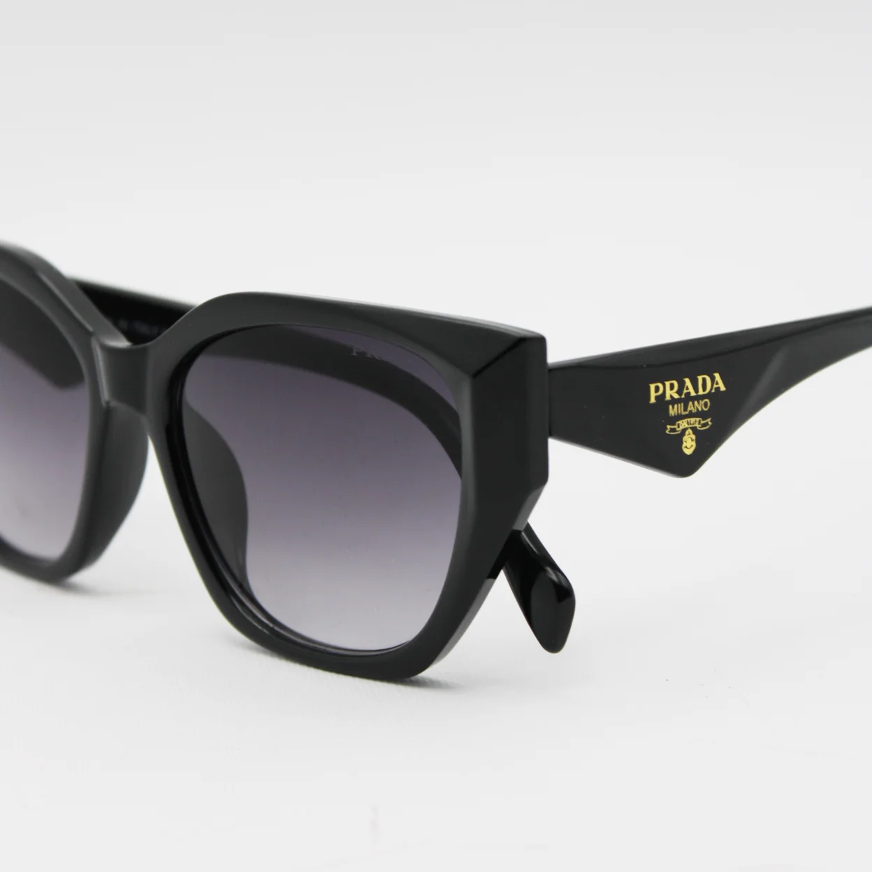 عینک آفتابی زنانه پرادا (Prada) مدل 2001