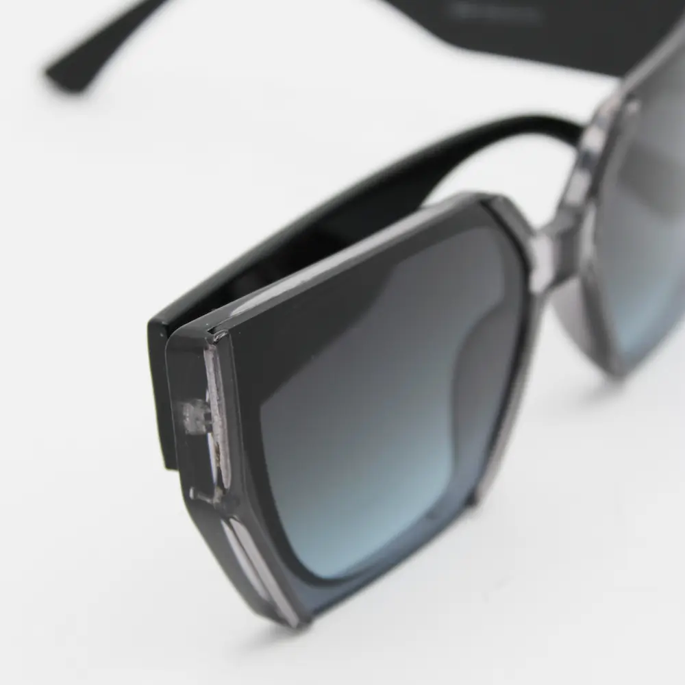 عینک آفتابی زنانه گوچی (Gucci) مدل 8920