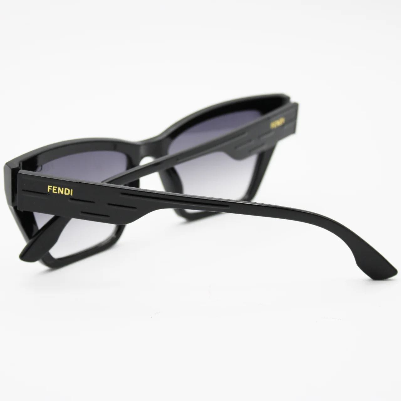عینک آفتابی زنانه فندی (Fendi) مدل 6001