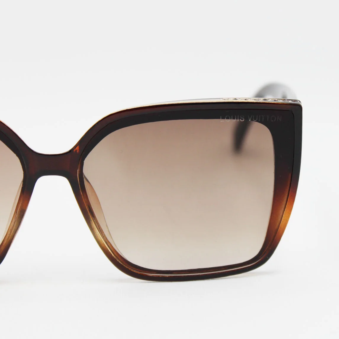 عینک آفتابی زنانه لویی ویتون (Louis Vuitton) مدل 5841